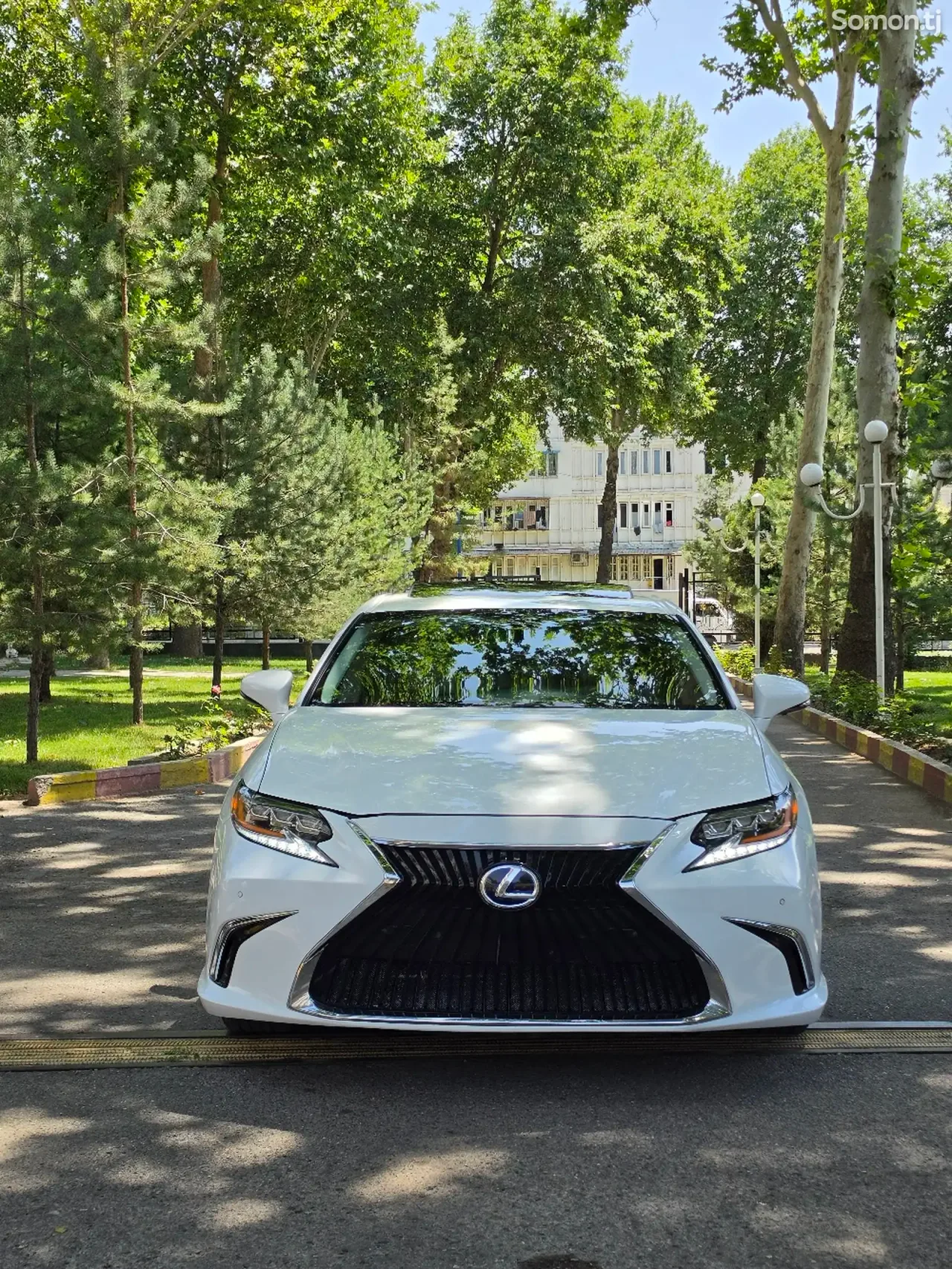 Lexus ES series 2015 · 2.5 AT