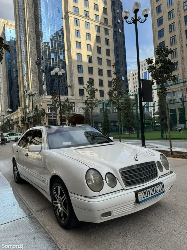 Mercedes-Benz E class 1997 · 2.4 MT