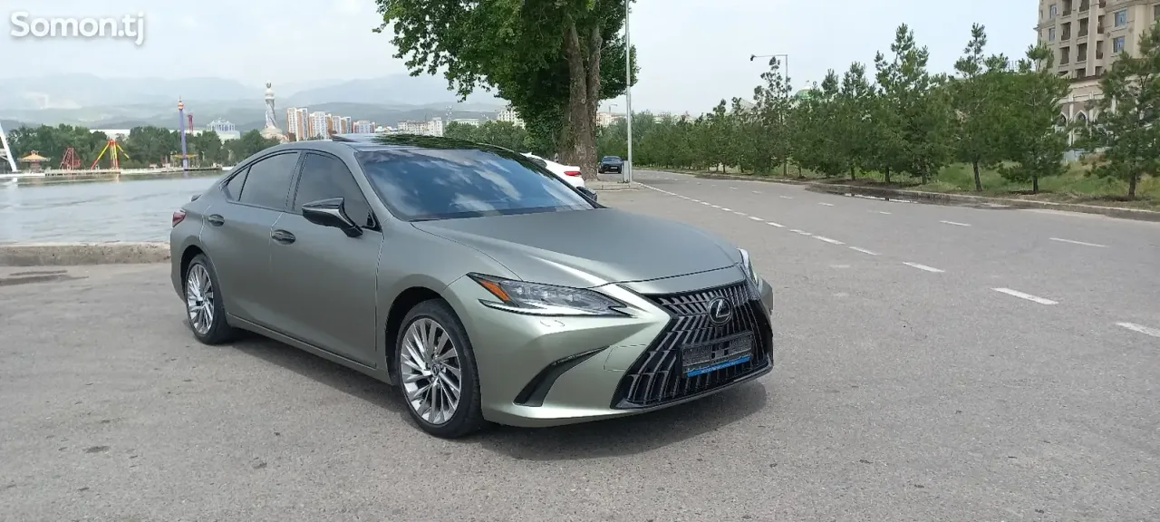 Lexus ES series 2024 · 3.0 AT