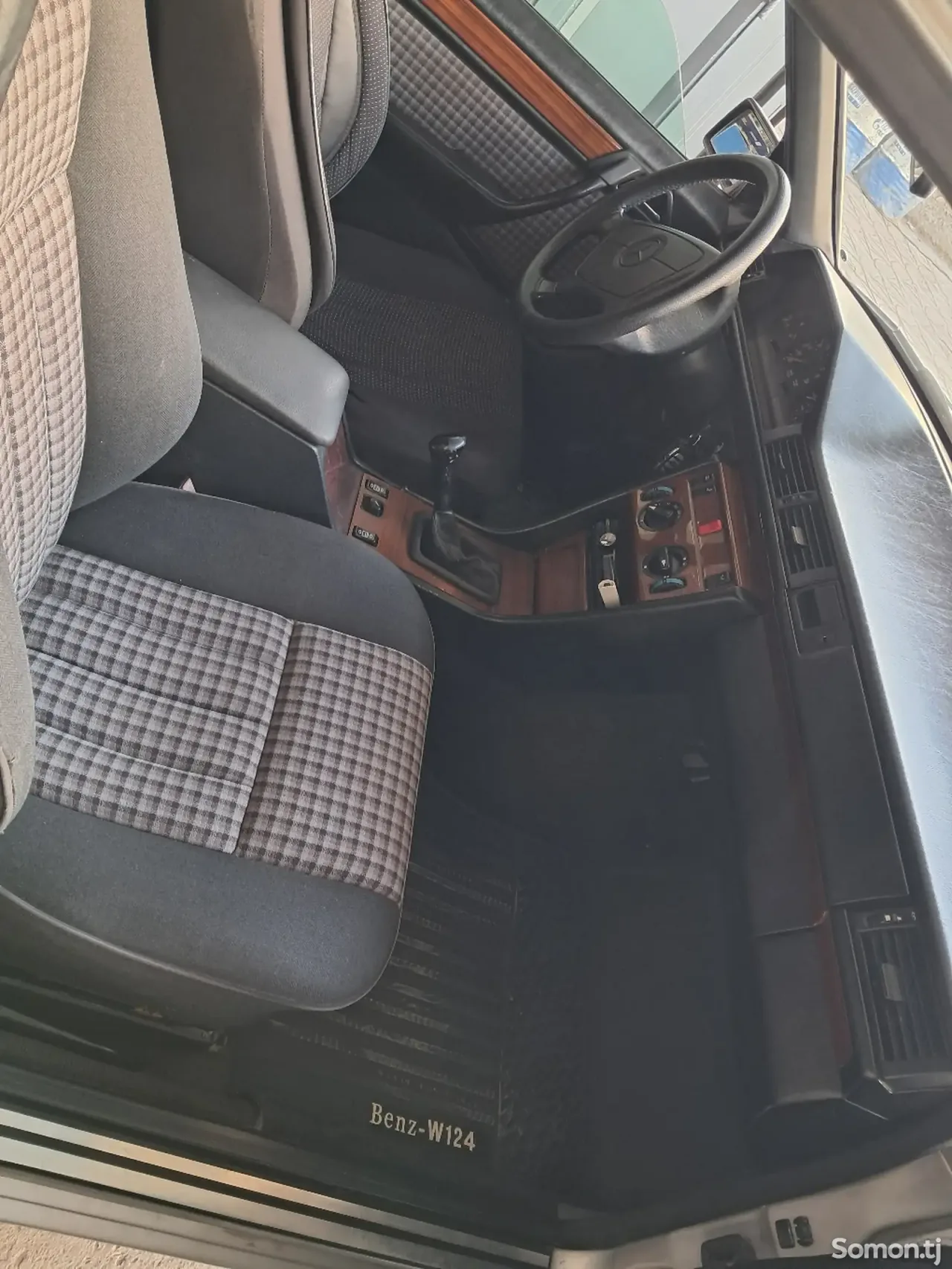 Mercedes-Benz W124 1993 · 2.5 MT