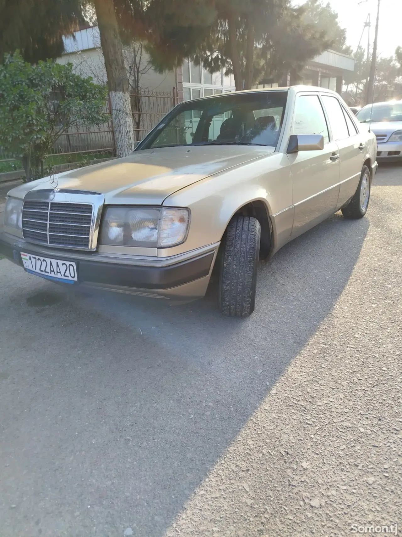 Mercedes-Benz W124 1992 · 2.3 MT