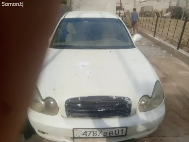 Hyundai Sonata 2004 · 2.2 MT