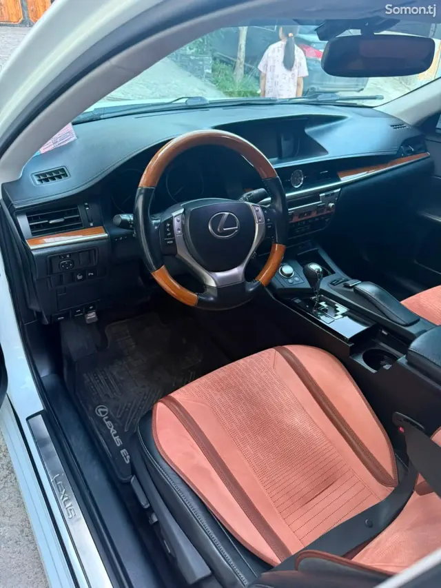 Lexus ES series 2014 · 2.5 AT