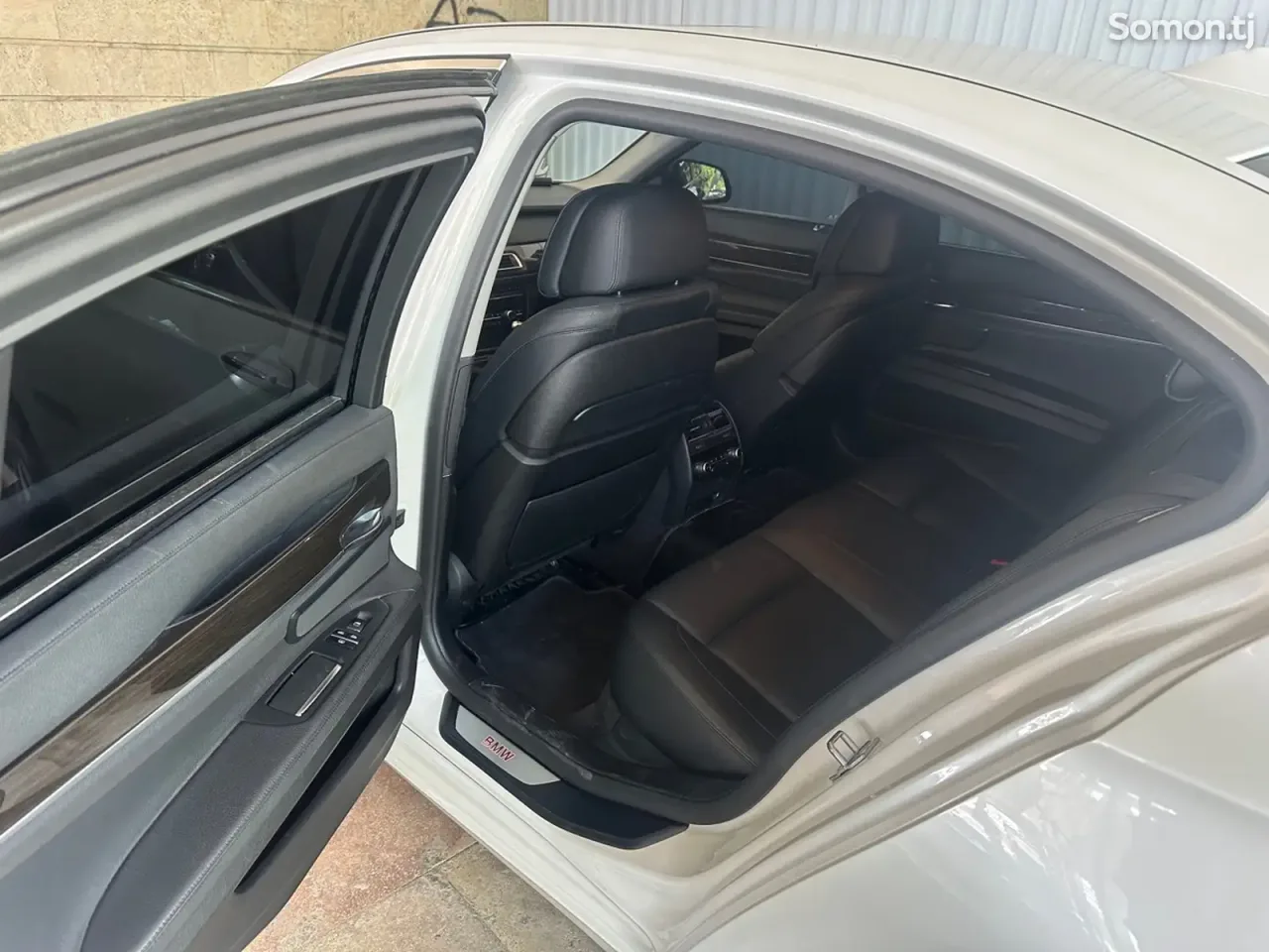 BMW 7 series 2015 · 4.0 AT
