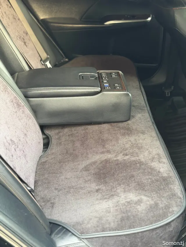 Toyota Camry 2016 · 3.5 AT