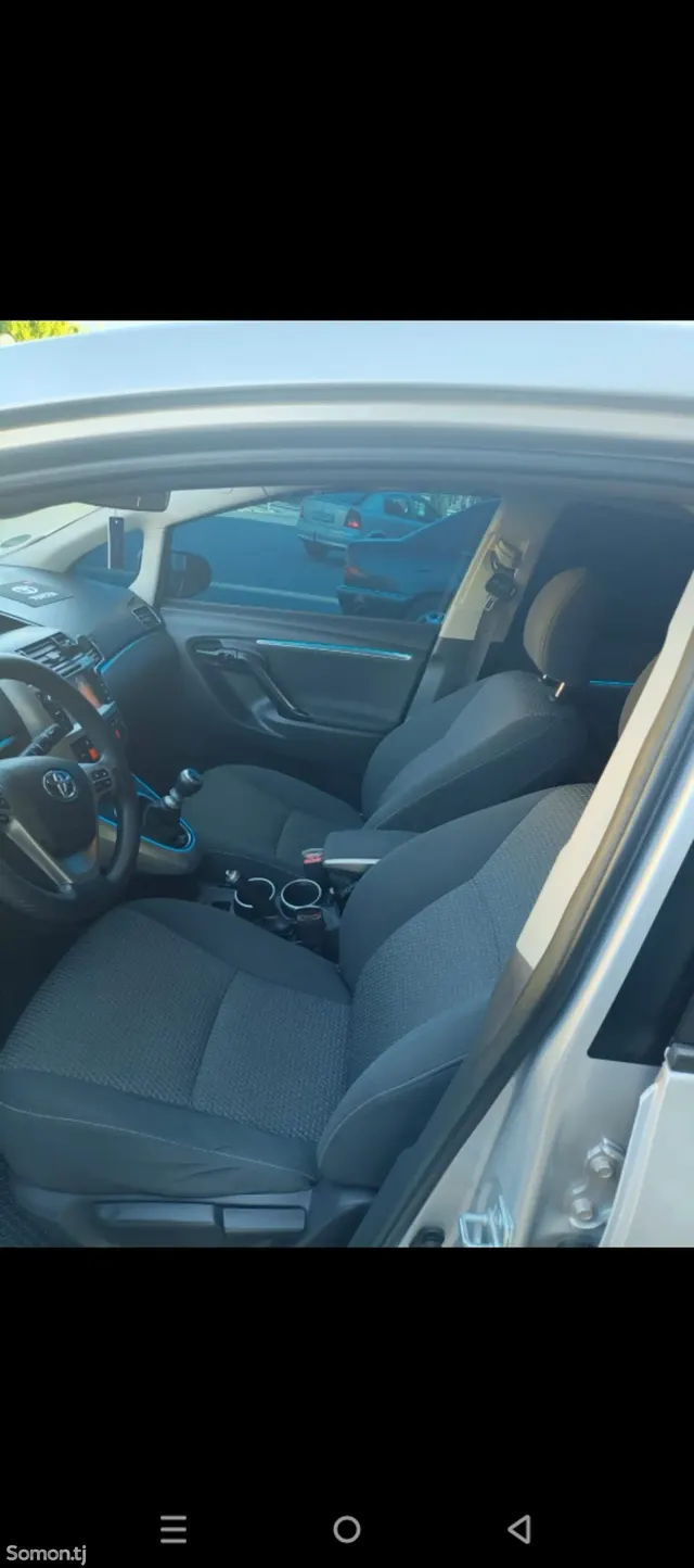 Toyota Verso 2015 · 1.6 MT