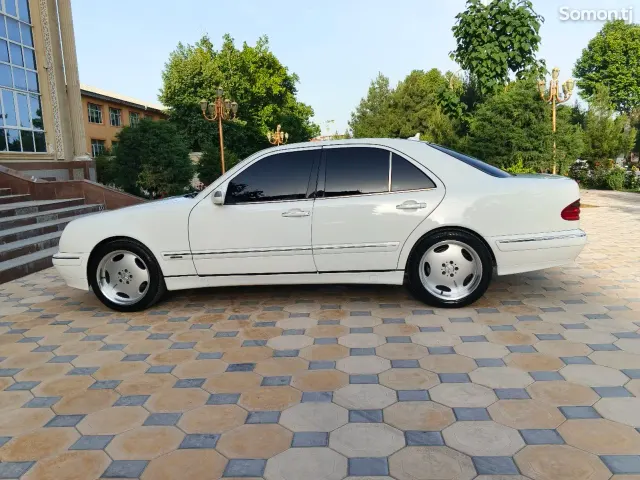 Mercedes-Benz E class 2001 · 3.2 AT