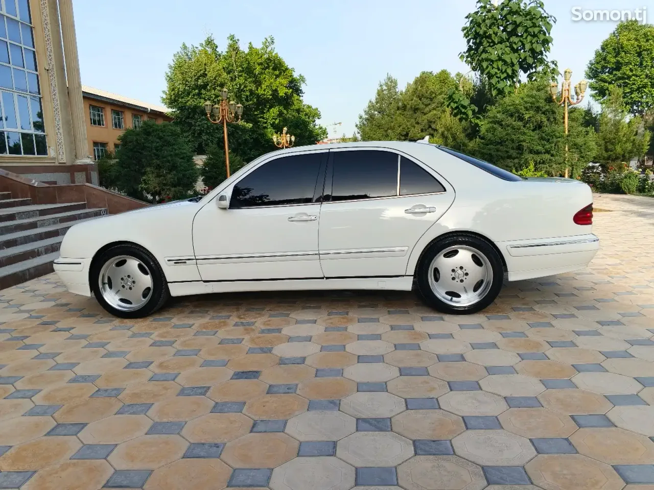 Mercedes-Benz E class 2001 · 3.2 AT