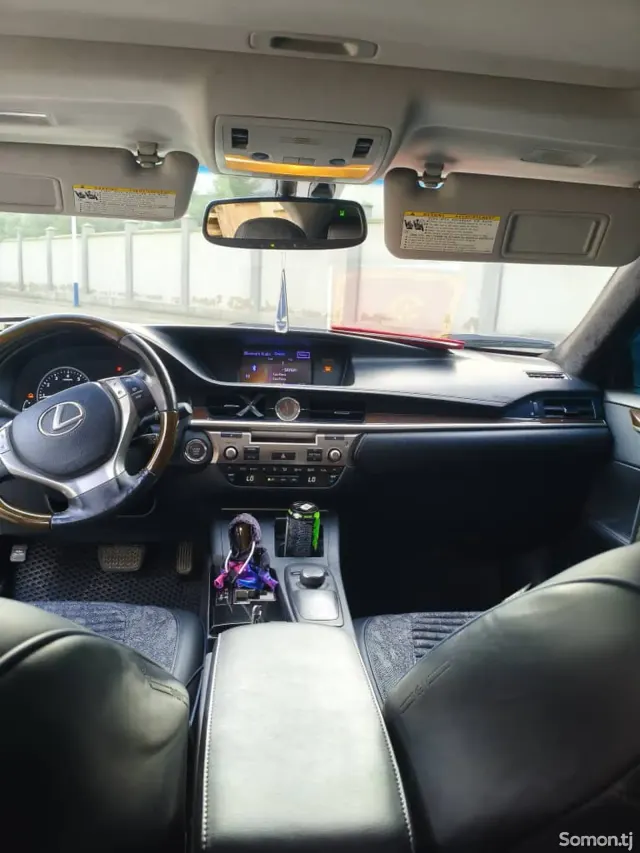 Lexus ES series 2013 · 3.5 AT