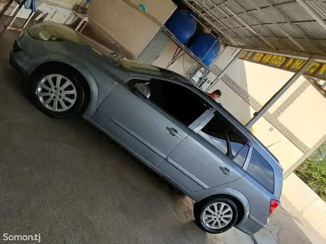 Opel Astra H 2006 · 1.6 MT