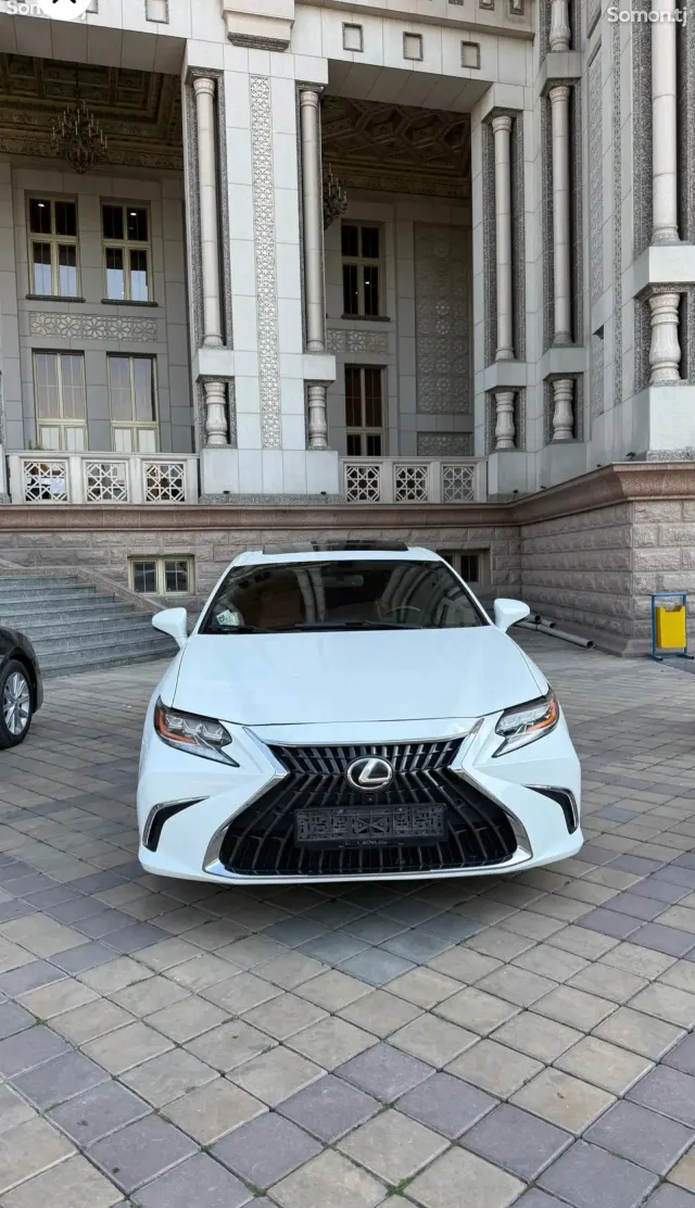 Lexus ES series 2015 · 3.5 AT