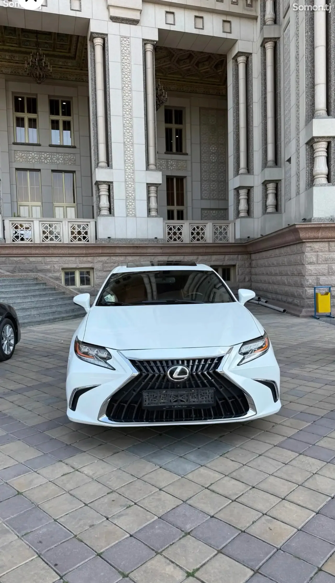 Lexus ES series 2015 · 3.5 AT