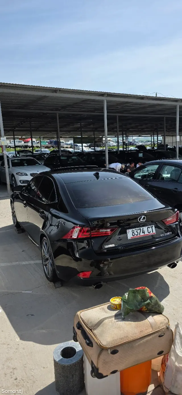 Lexus IS series 2016 · 2.0 AT