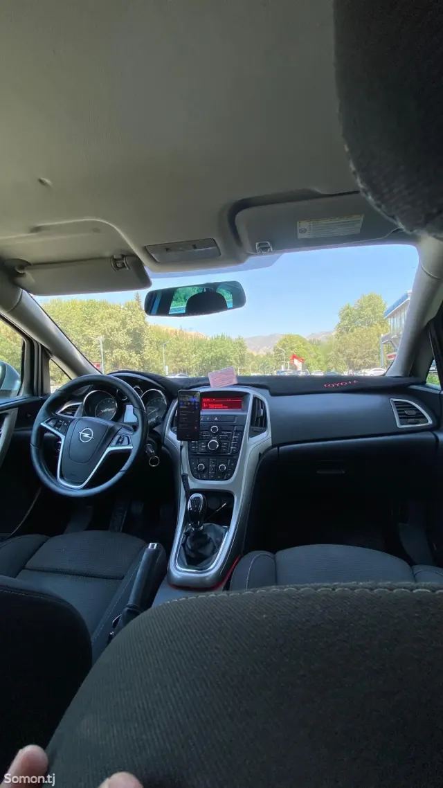 Opel Astra J 2012 · 1.8 MT