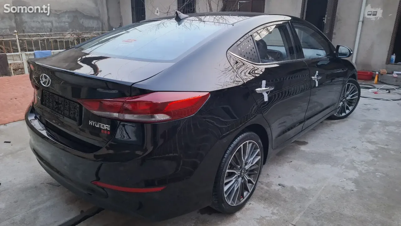 Hyundai Avante 2017 · 1.6 AT