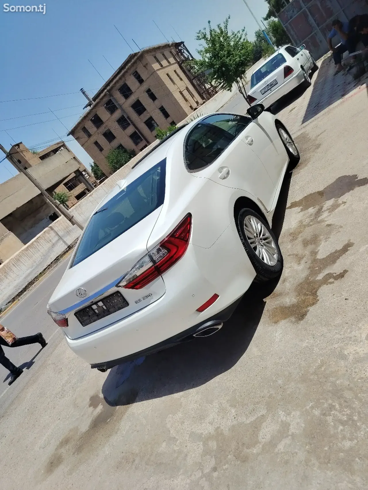 Lexus ES series 2016 · 2.5 AT