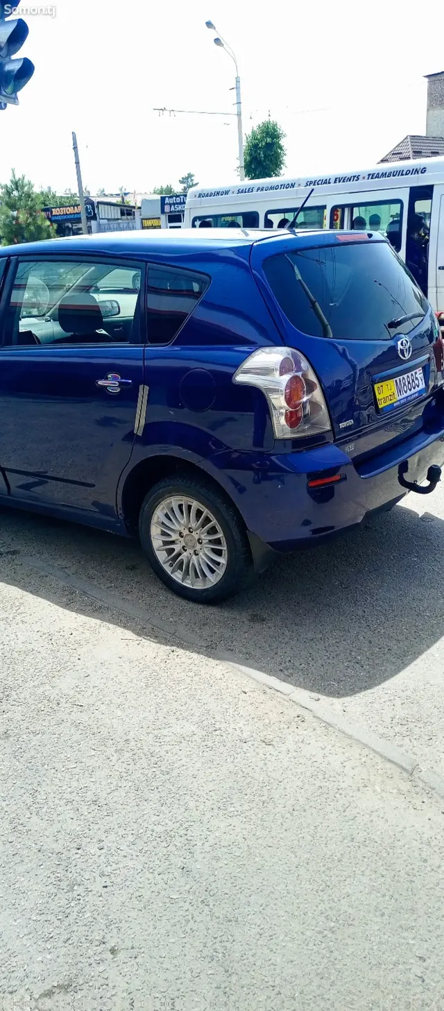 Toyota Corolla Verso 2006 · 2.2 MT