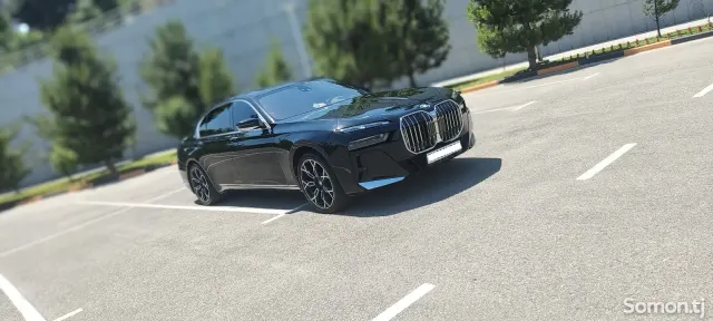 BMW 7 series 2012 · 4.4 AT