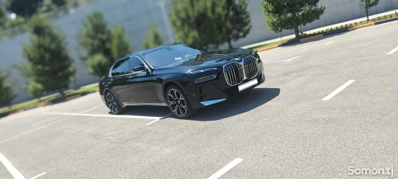 BMW 7 series 2012 · 4.4 AT