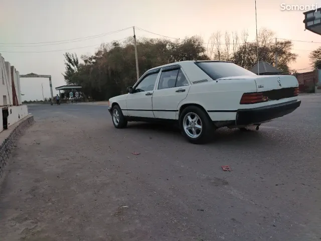 Mercedes-Benz W201 1988 · 1.8 MT