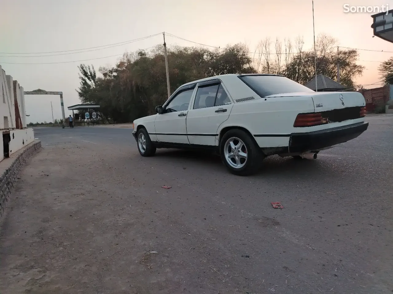 Mercedes-Benz W201 1988 · 1.8 MT