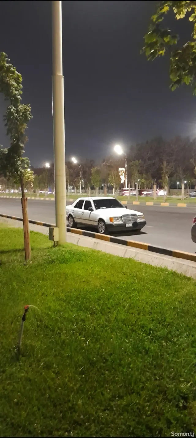 Mercedes-Benz W124 1991 · 2.0 MT