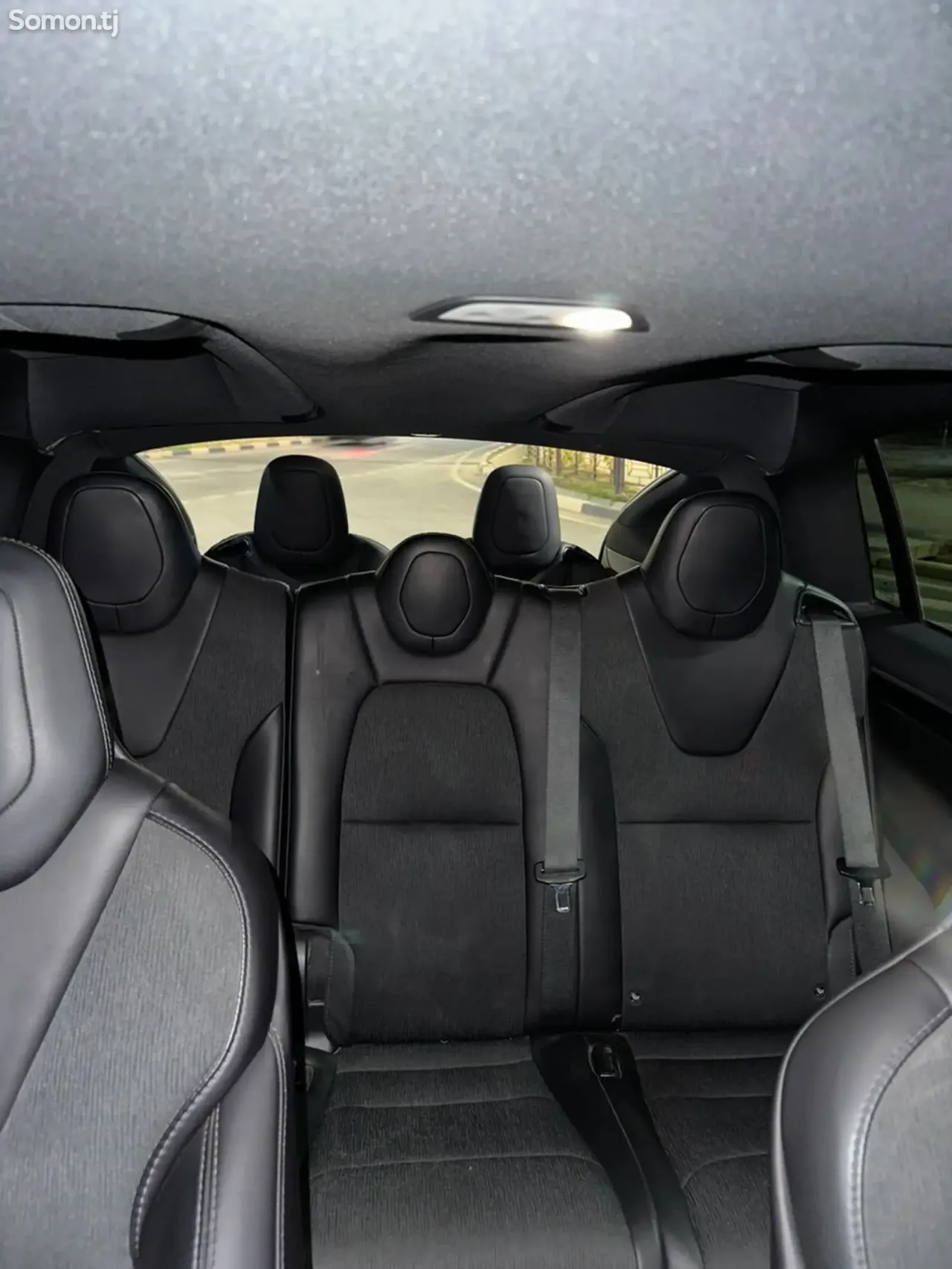 Tesla Model X 2019 · AT