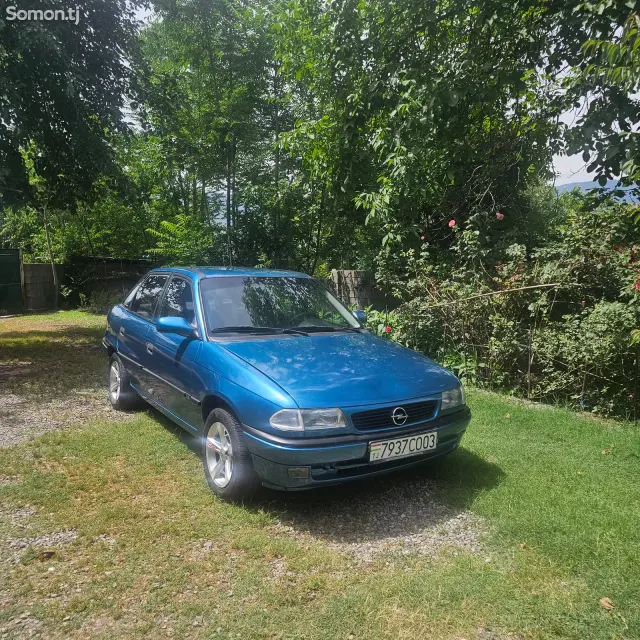 Opel Astra F 1995 · 1.6 MT