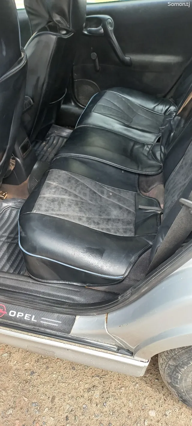 Opel Vectra B 2000 · 1.8 MT