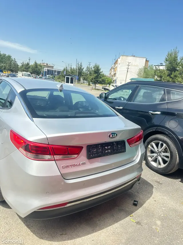 Kia K5 2017 · 2.0 AT