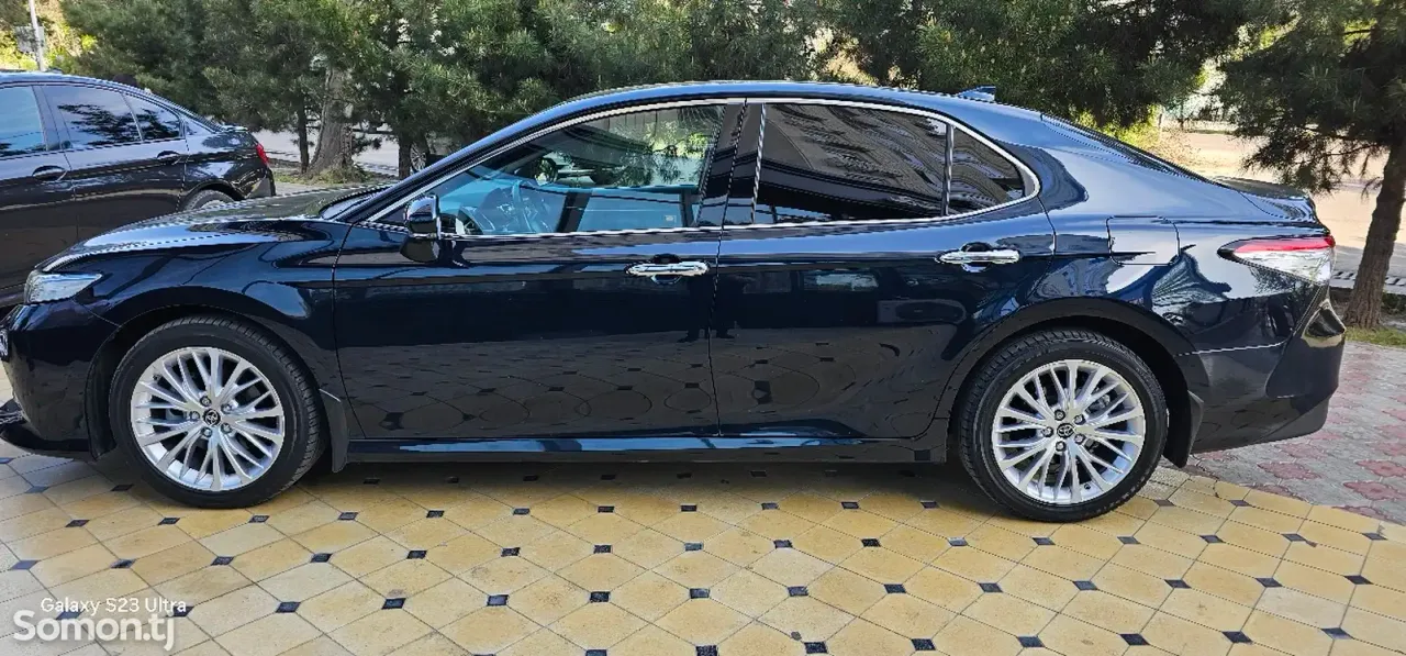 Toyota Camry 2019 · 2.5 AT
