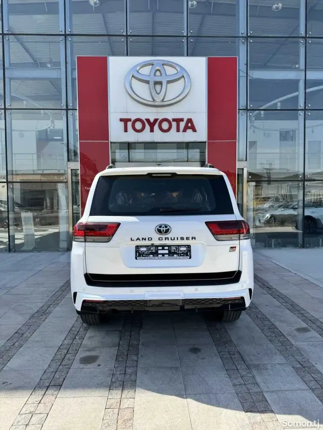 Toyota Land Cruiser 2023 · 3.5 AT
