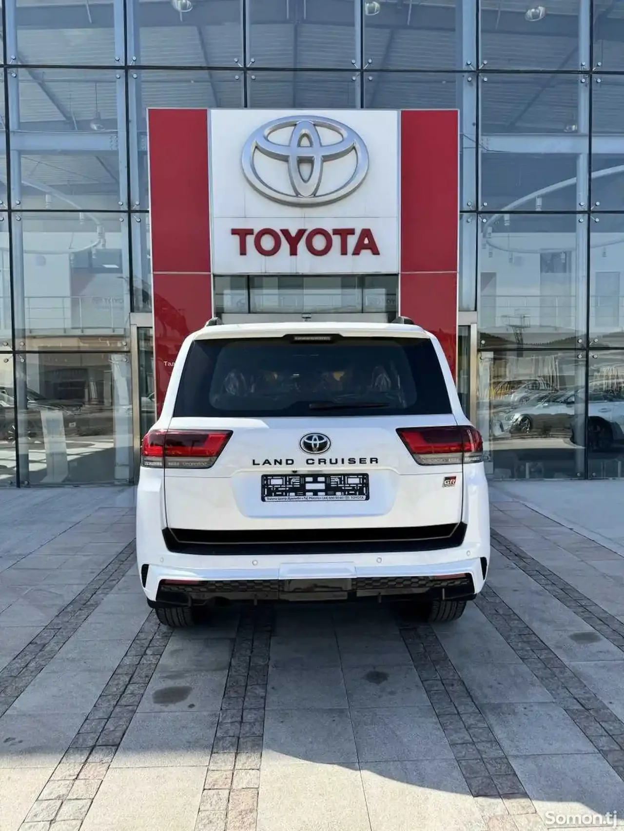 Toyota Land Cruiser 2023 · 3.5 AT