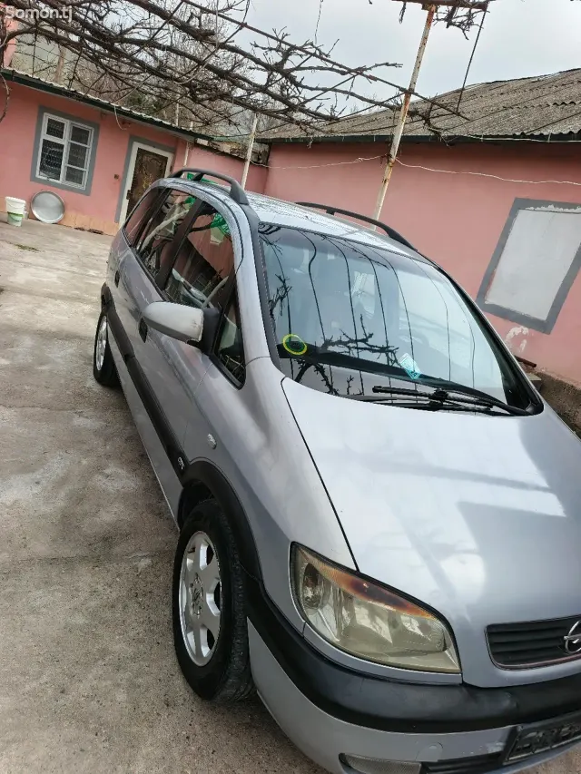 Opel Zafira 1999 · 1.8 MT
