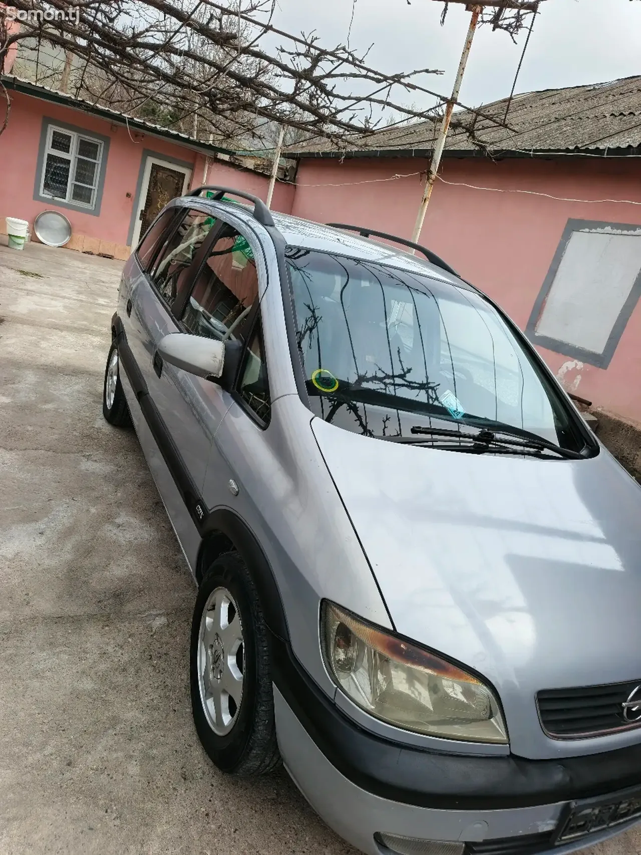 Opel Zafira 1999 · 1.8 MT