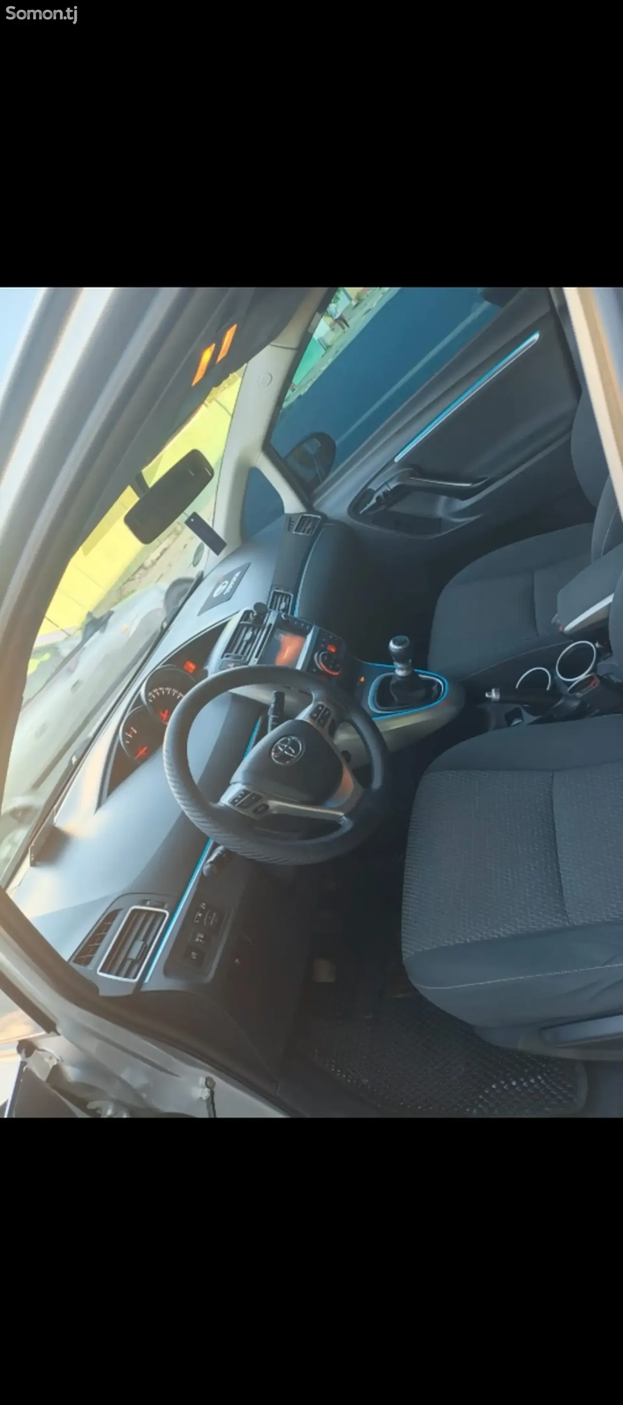 Toyota Verso 2015 · 1.6 MT