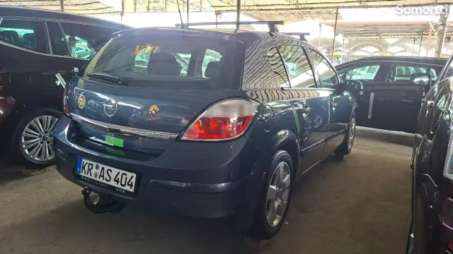 Opel Astra H 2006 · 1.6 MT