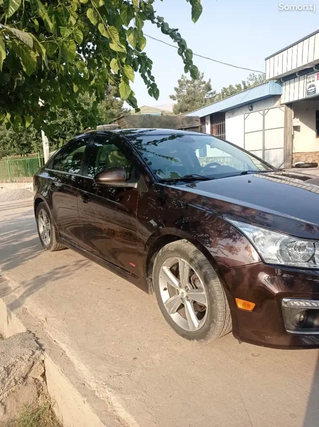 Chevrolet Cruze 2015 · 1.4 AT