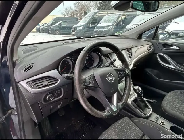 Opel Astra K 2019 · 1.0 MT