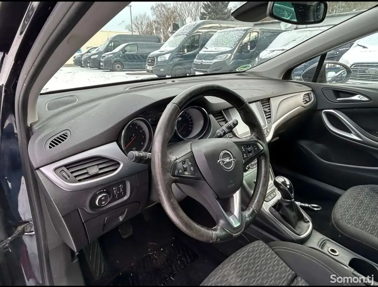 Opel Astra K 2019 · 1.0 MT