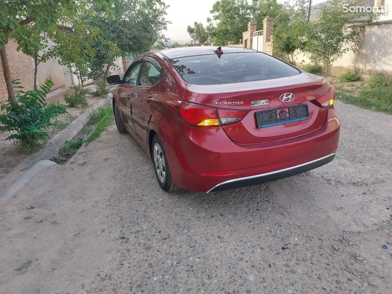 Hyundai Elantra 2015 · 1.8 AT