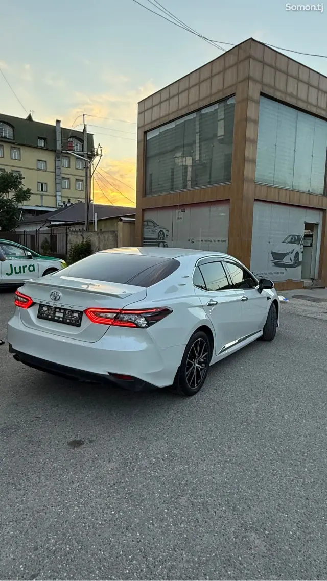 Toyota Camry 2018 · 2.5 AT