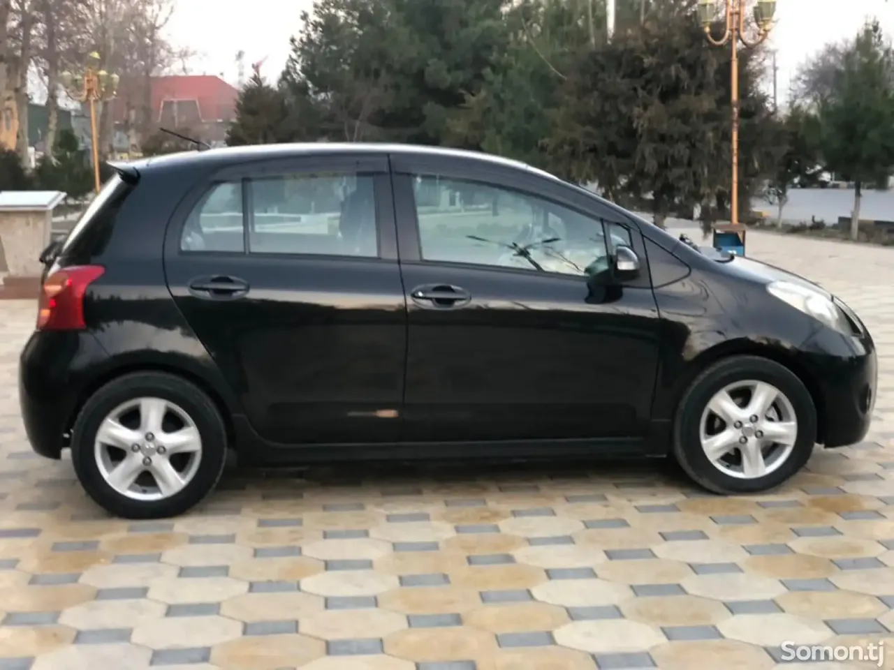 Toyota Vitz 2008 · 1.3 AT