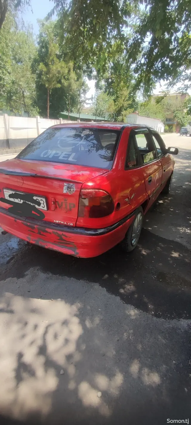Opel Astra F 1994 · 1.6 MT