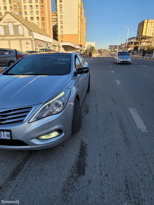 Hyundai Grandeur 2011 · 3.0 AT