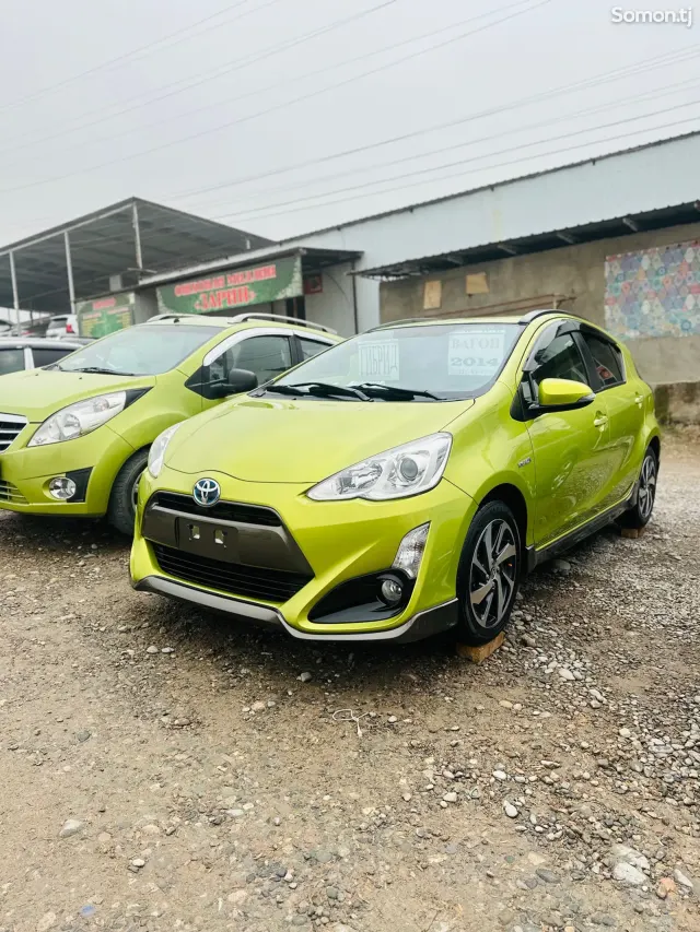 Toyota Aqua 2015 · 1.5 AT