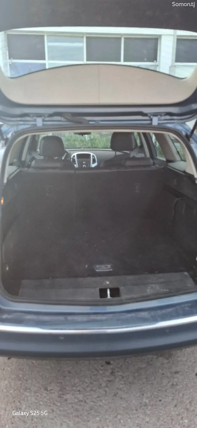 Opel Astra J 2015 · 1.4 MT