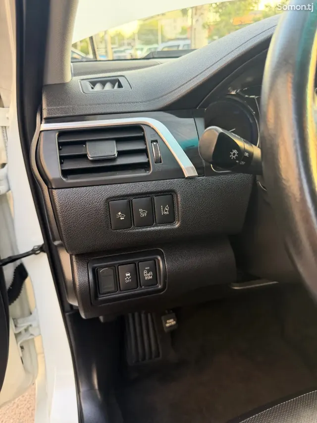 Toyota Camry 2015 · 2.5 AT