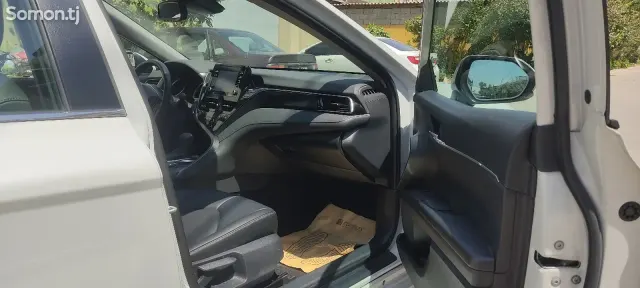 Toyota Camry 2023 · 2.5 AT