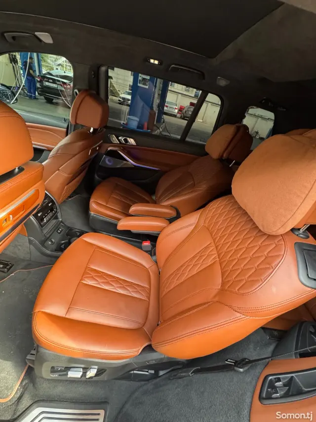 BMW X7 2023 · 4.4 AT